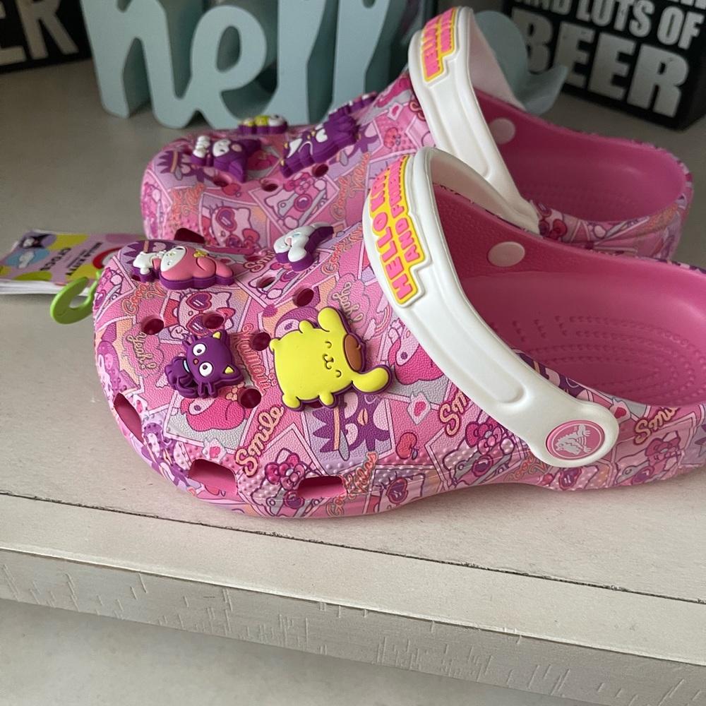 Hello Kitty Crocs - Picture 4 of 8